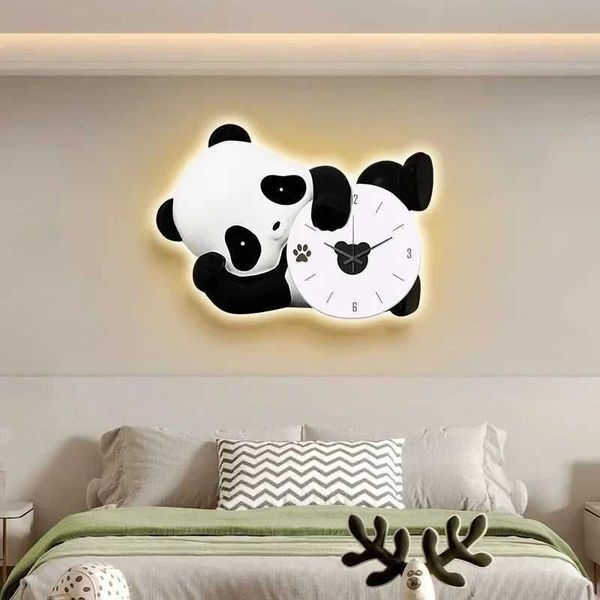 Wanduhren Panda Uhr Wohnzimmer Veranda Dekorative Mallampe 2024 NEU NET ROTER PUNKT MUTE Q240509