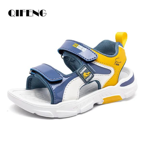 2023 Summer Boys Soft Sandals Fashion Children Обувь Осенняя легкая мультипликационная сандалии Flat Beach 412 лет детей 12 лет 240426