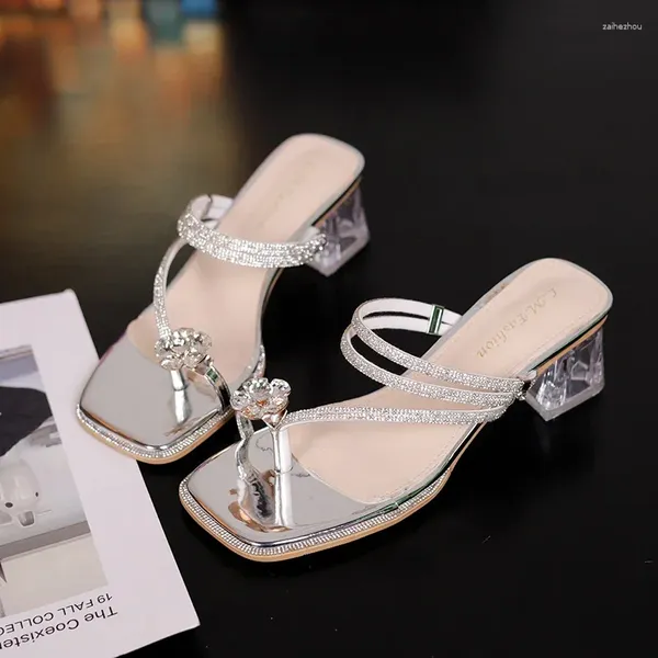 Vestido sapatos de mulher tendência super fogo água diamante calcanhar médio uma palavra arrastar sandálias elegantes altas