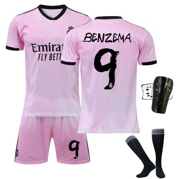 Maglie di calcio Studi da maschi 2223 Real Madrid Pink Co Branding Commemorative Shirt No.9 Benzema No.7 Set di calcio Azar