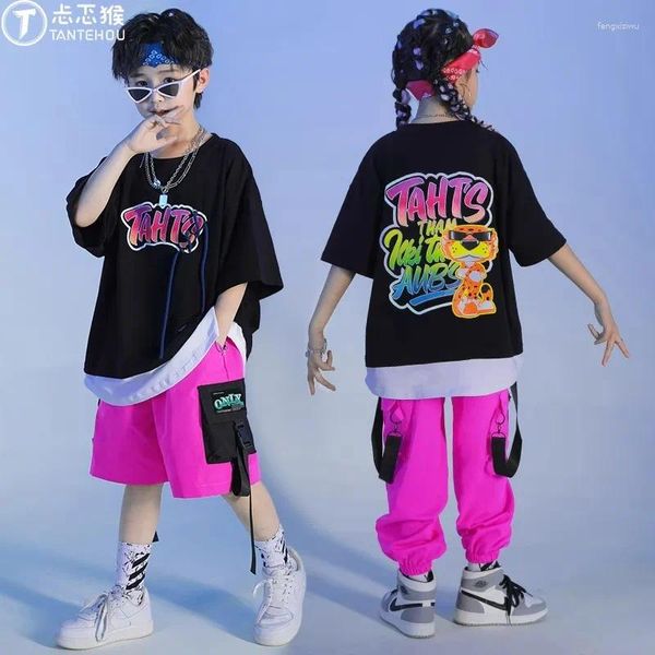 Roupas definem o cenário de dança de rua do hip hop infantil de verão