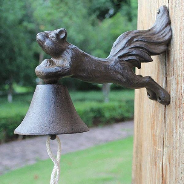 Figurine decorative Retro Squirrel Cast Iron arredamento a mano europea European Rugh Home Garden Wall Monted Vintage Metal Benvenuto Anello di benvenuto