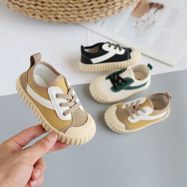 Baby Canvas Shoes Girls Fashion Moda respirável Botton Botton Nonslip Boys Sneakers Kids Casual Walking 16 Year 240426