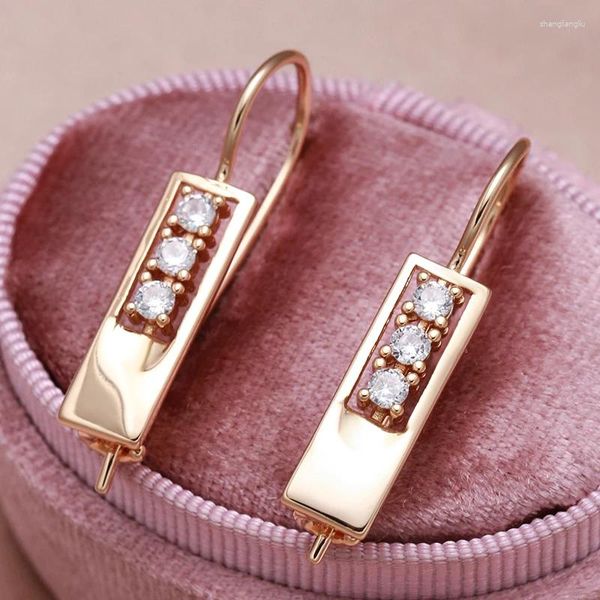 Orecchini a pennaglie 2024 Piercing Glossy Zircone 585 Rose Gold Bling White Hang Wedding European Wedding Gioielli insoliti europei