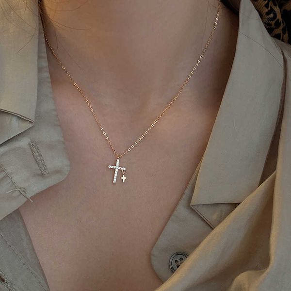 Creatività leggera Luxuria Zircone Croce Collana a sospensione per donne Gold Silver Color Clavicle Chain FA FA