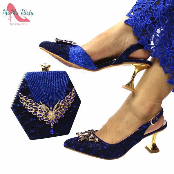 Vestido sapatos 2024 Design Mulheres italianas e bolsas definidas em bombas de slingbacks de cor azul royal para festa de casamento