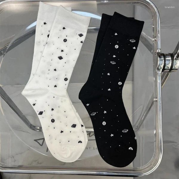Kadın Çoraplar Erkekler İçin Yüksek Kalite Taramalı Pamuk Uzay Gezegen Deseni Bahar Yaz Avrupa Harajuku Tarzı Siyah Beyaz Renk