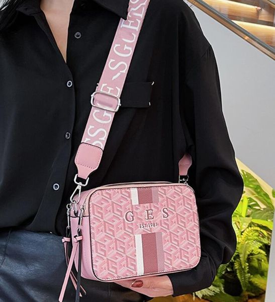 Designer de varejo Bolsa feminina bolsa de câmera nova letra de tendência de bolsa quadrada