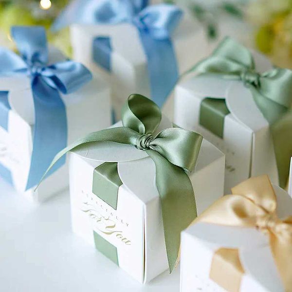 3pcs Geschenkverpackung Neue Hochzeitsbevorzugungen Geschenkbox Souvenirs Geschenkbox mit Bandbonbonboxen zur Taufe der Babyptexsgeburtstagsveranstaltung Partyzubehör