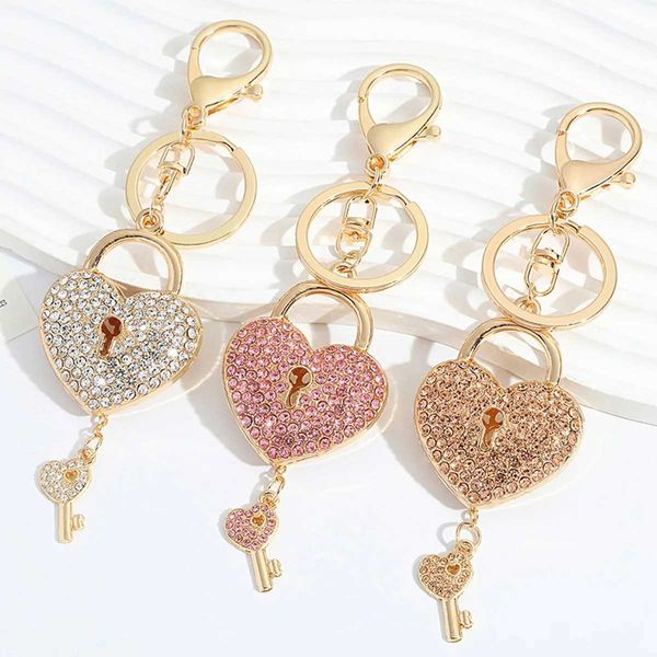 Keychains Capitão 1pc Rhinestone Heart Lock Keychain com teclado Key Sparkling Keyring Decoration for Bag Bolsa Backpack Melhores presentes J240509