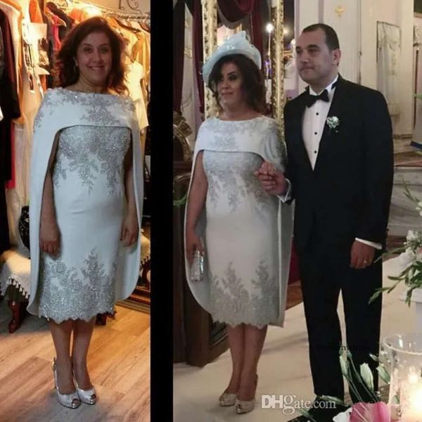 Elegante pizzo Applique Madre delle spose Abiti da sposa Capo Cloak Satin Satin Wedding Party Short Mother's Evening Gowns Knee Lunghezza personalizza 0510