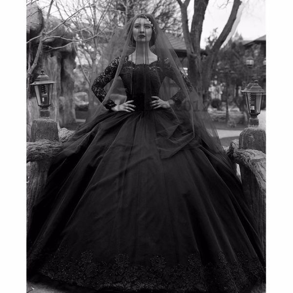 Vintage Black Gothic Ballkleid Brautkleider Langarmer Perlen Spitze Juwel Hals Neue 50er Hochzeitskleider Nicht weiße Robe de Mariee 272i