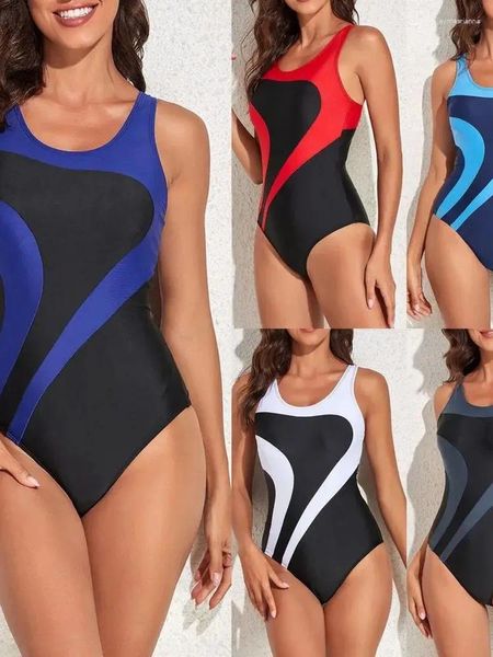 Roupas de banho de banho feminina de uma peça de peixe com retalhos coloridos contrastantes e barriga de cobertura de barriga de volta