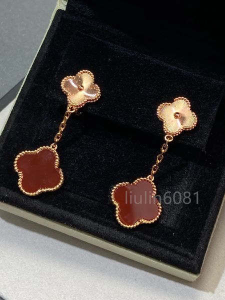 Designer di calcedonio rosso Medium Orecchini femminili Top-Gold 18K Orecchini a quattro foglie Madre Pearl Orecchini classici senior Nuovi orecchini a trifoglio orecchini di lusso leggeri