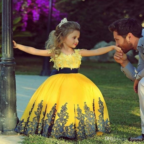 Zemin Uzunluğu Sarı Zarif Balka Elbise Dantel Pageant Elbiseler Küçük Kızlar İçin Prenses Aplikes Çocuk Partisi Gowns Noel Hediyesi 3007