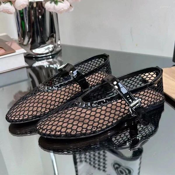 Scarpe casual qianruiti vendono donne mesh sexy snow out fibbia di pesce cinturino da balletto piatto comfort quotidiano muli