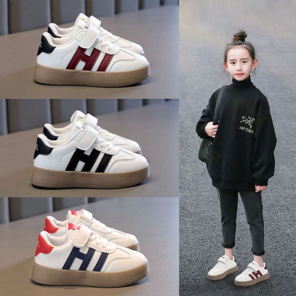 Little White Girls 'Board 2023 Autumn/Winter New Velvet Sports Shoes, estudante de ensino médio Sapatos solteiros casuais