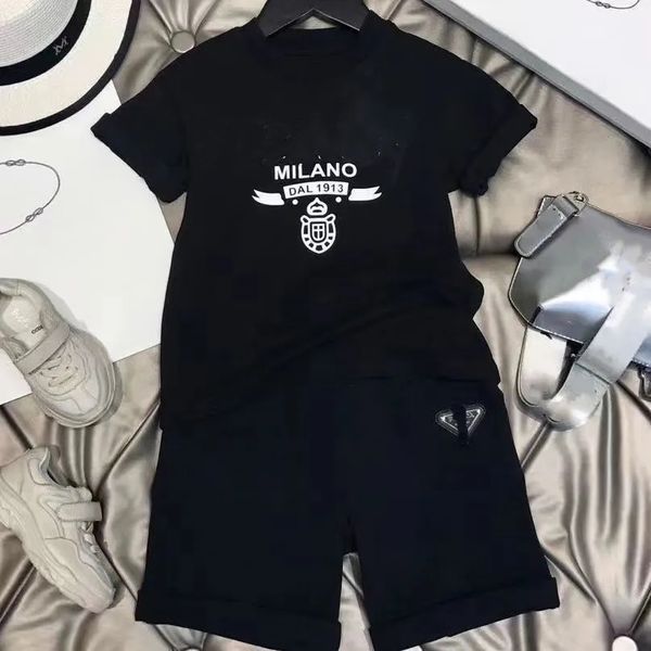 Designer abiti da bambino set di abbigliamento da 2024s per bambini t-shirt a maniche corte + pantaloncini da stampa set di vestiti x yayoi kusama boys abbigliamento tea di cotone size bianco