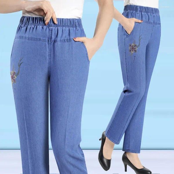 Jeans femminile 2024 Donne Spring Fashion di mezza età Sottili ricamo femmina di pantaloni sciolti Ladies Elastic Waist Straight Denim Pants R995