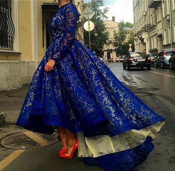 Atemberaubende 2019 arabische Abschlussballkleider für muslimische Juwelenhals Langarm erschwollen hoch wie Rock Royal Blue Lace Abendkleider Frauen Party4888012