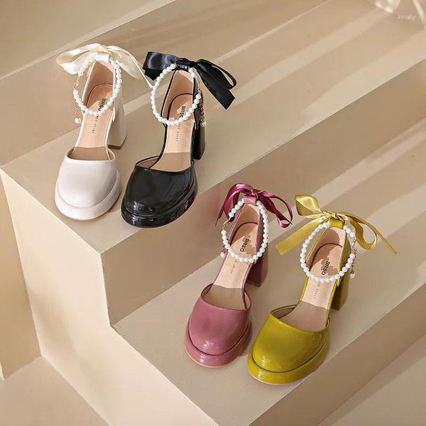 Scarpe eleganti con tacchi alti mary jane sapatos lolita imitazione perla 2024 donne alla moda eleganti sandali di moda party bowknot