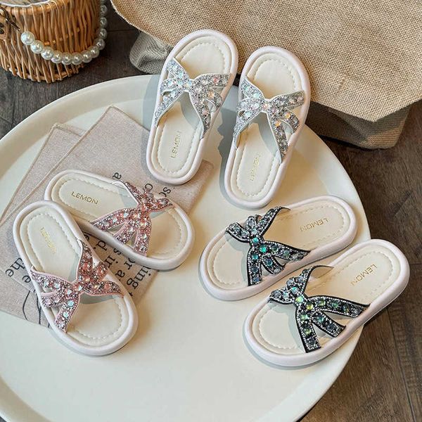 Slipper 2024 Sommer Neue Mädchen Innen- und Außenpantoffeln Mode Casual Schuhe Strand Wasser Diamant coole Kinder H240510