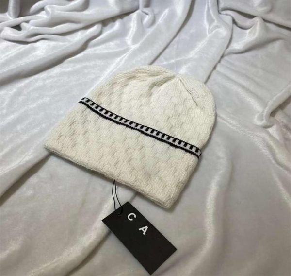 2023 New Designer Fashion Beanies Hats Men039S e Women039S Modelos Bonnet Baneio de lã de malha mais Velvet Skulli5995823