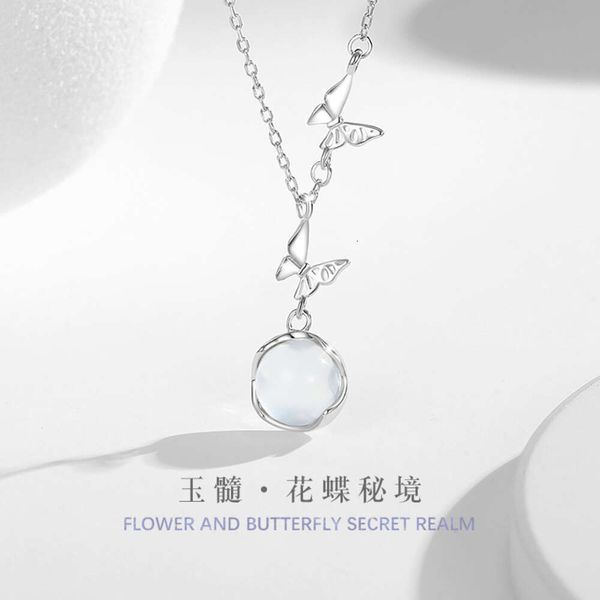 Ожерелье с бабочкой серебро 999 с женским выбросом.