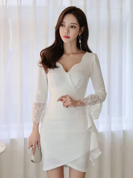 Lässige Kleider koreanische Modedame formelle weiße asymmetrische kurze Kleiderinnen Frauen Kleidung süße Rüste sexy V-Ausschnitt Slim Folds Party Abschlussball