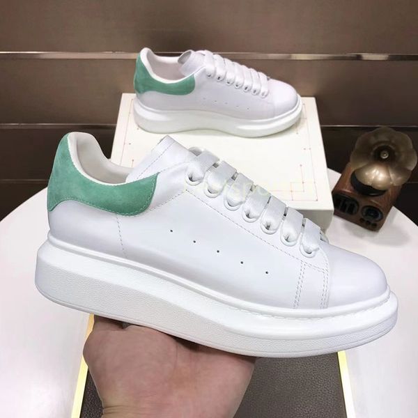 Übergroße Sneaker-Kalb-Leder-Schnüre-up White Black Luxus kontrastierende Fersenlogo Zunge runde Zehen atmungsaktive Gummi-Sohle Extra Schnürsenkel Kowide Langlebiger Trend stilvoll W3