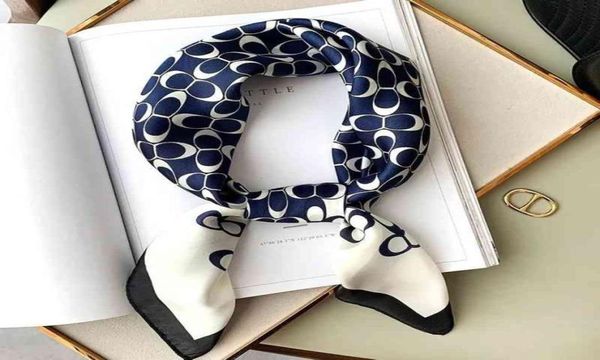 Fashion Neckerchief Frauen Haarschal kleiner Schal -Wrap -Stirnband Hijab Lady Bandanna Muffler Pareo Suqare weibliche Mädchen Silk2348206