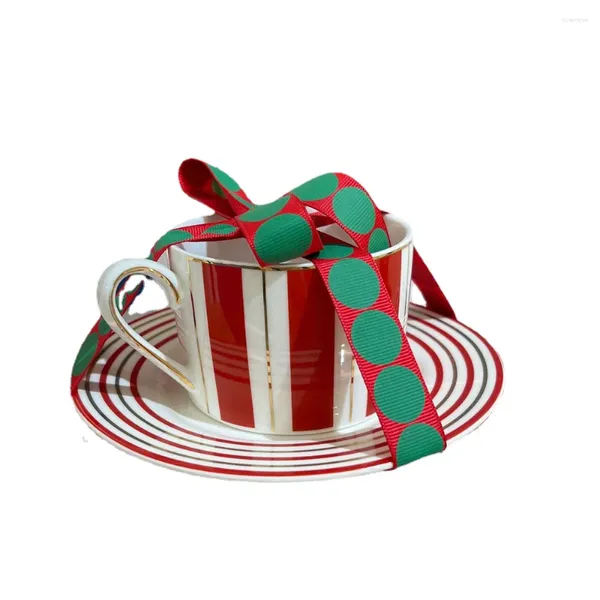 Coppe Saucers Green e Red Christmas Style Cup Coppa Saucer Ribbon Regola di tazze da caffè in ceramica Retro Retro