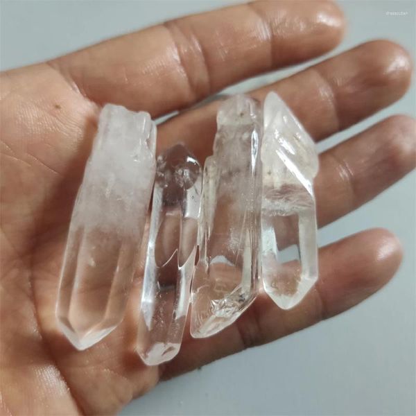 Figurine decorative Natural White Crystal Quartz Colonna Roccia Cluster Clear Point Gerca Bacchetta Terazione Decorazione della casa Stone