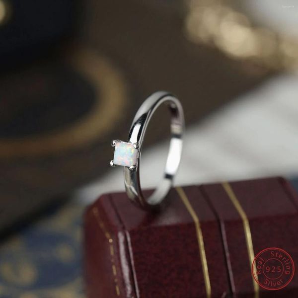 Clusterringe 2024 Original Design 925 Sterling Silber Square White Opal Ring Mode vielseitige High-End-Juwelen Valentinstag Geschenk
