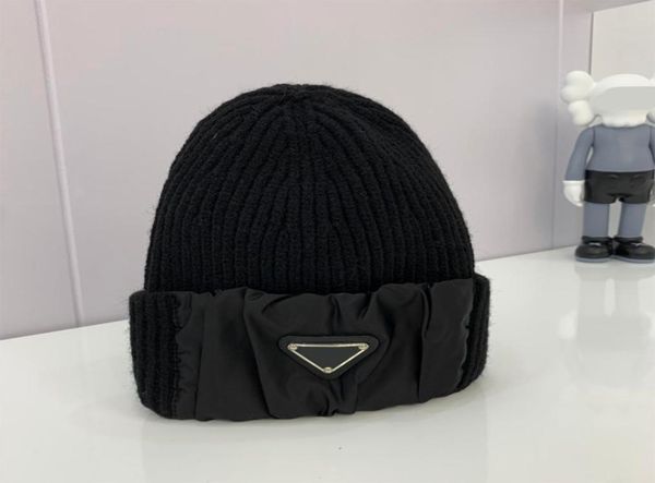 Tasarımcı şapkası brimless cap kadın patchwork kaşmir kapaklar saten marka örgü lüks yün basit kış erkekleri 5559cm habbly1116428