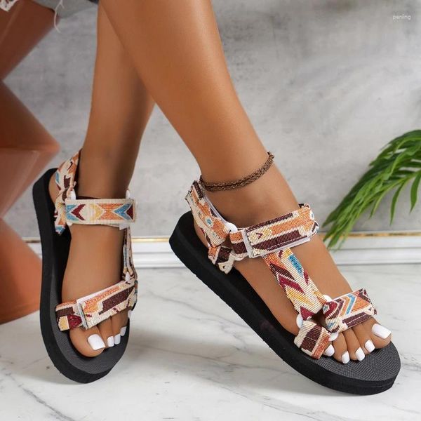 Freizeitschuhe 2024 Sommer Dicke Soled Farbe Europäischer und amerikanischer Strand Sandalen Frauen großer Größe