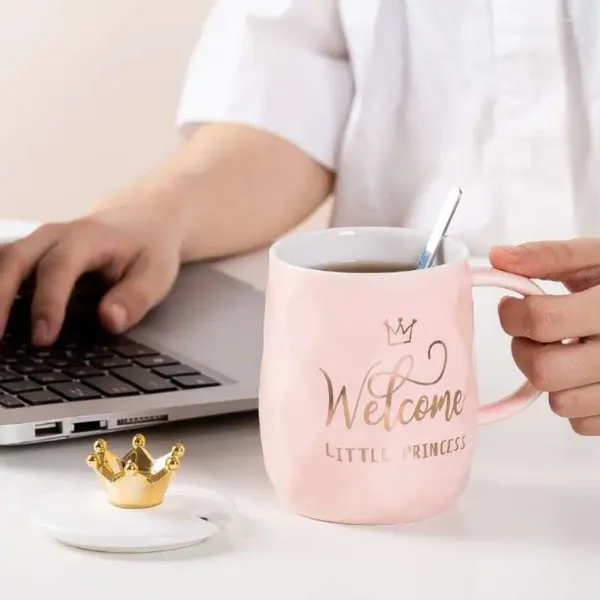 Tassen süße Tasse mit Deckellöffel japanischer Stil kreativer rosa Crown Becher Mädchen Keramik Kaffee Paar Wasser Tassen Kawaii