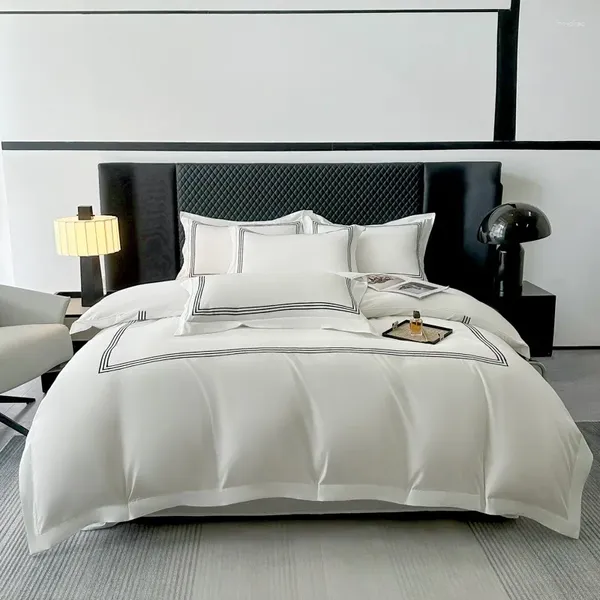 Наборы постельных принадлежностей 3pcs 3 линейная вышивка белая черная одеяла и подушка с замыканием молнии Lightwhite Ultra Ultra Ultra Soft Set Set