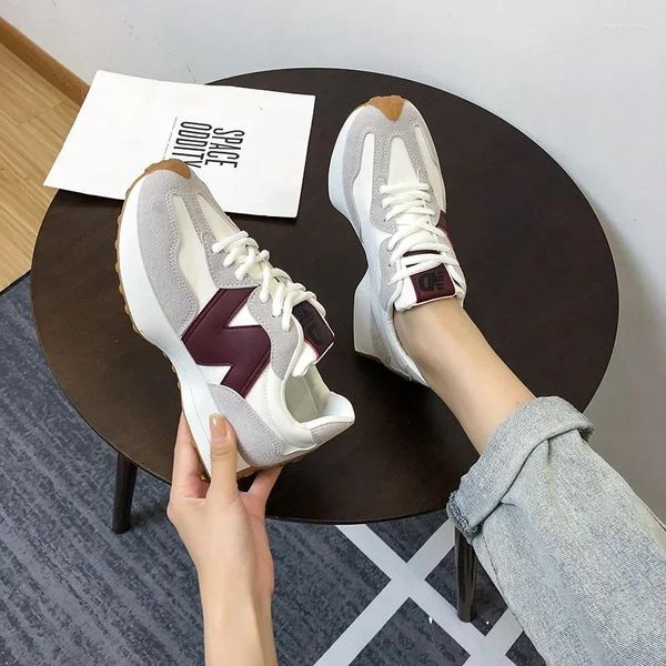 Scarpe casual tacco a bassa microfibra sneakers allacciata per adulti 2024 colori misti di alta qualità cucitura vulcanizzata femminile