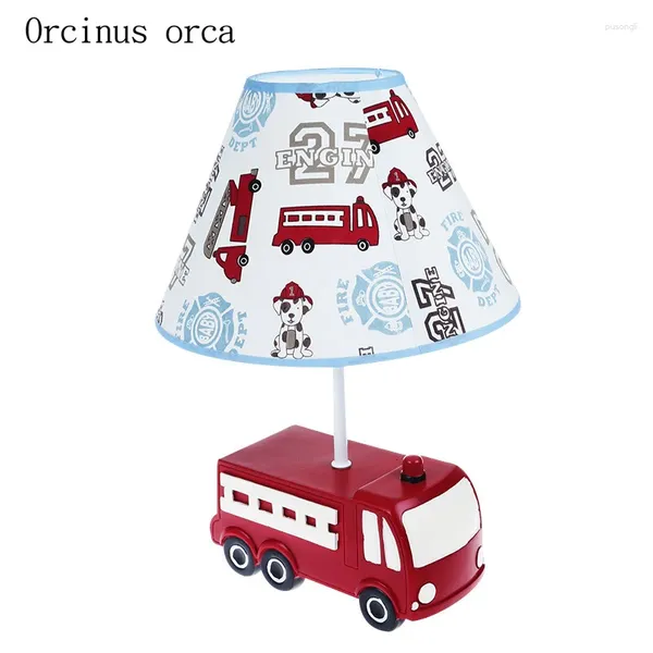 Tischlampen kreativer Cartoon Red Car Schreibtisch Lampe Jungen Schlafzimmer Kinderzimmer Modernes einfaches Harzautomobil