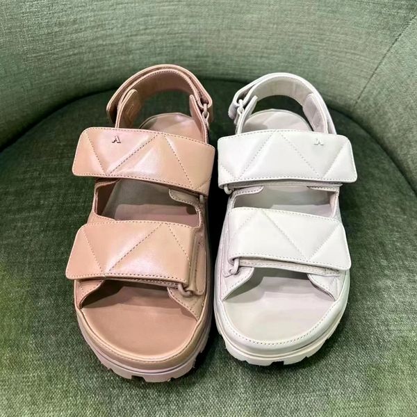 Kadın Nappa Deri Deri Sandal Tasarımcı Slayt Üçgen Loafer Ayakkabı Sakı Luxe Havuz Yaz Plajı Gladyatör Terlik Lüks Kaydırıcılar Walkman Mule Blakc Beyaz Sandale