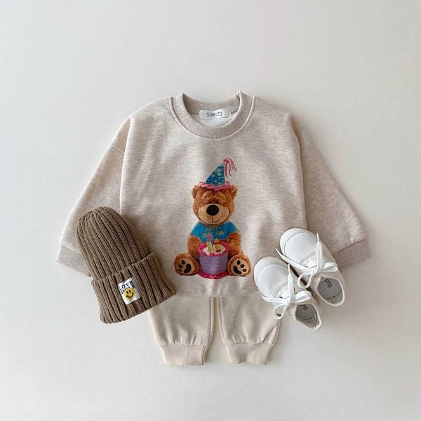 Giyim setleri Kore 2024 Bebek Erkek Kız Kızlar Hediye Ayı Sweatshirt+Pull-On Jogger Pants 2 PCS Takım Yeni Sevimli Çocuk Giysileri Seti Pamuk Çocuk Kıyafetleri2405