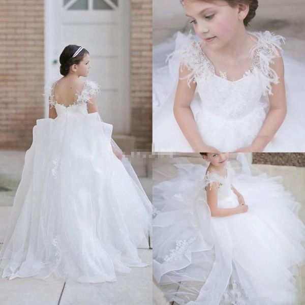 Weiße Hochzeitsblumenmädchenkleider mit Kristallapplikationen Feder eine Linie für kleine Mädchen Rückenless Kommunikationsgeburtstagsfeier 313Q