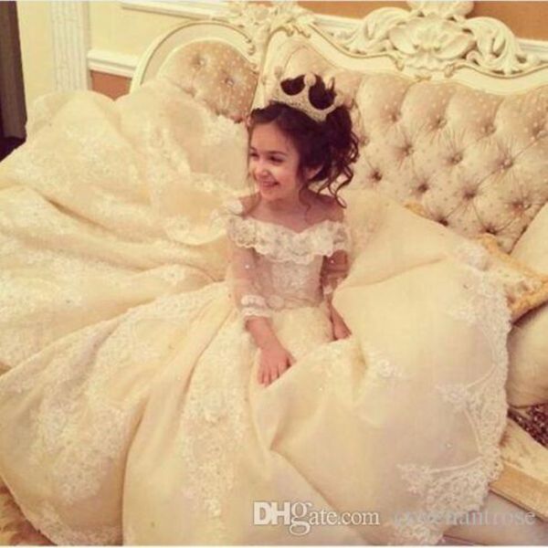 Princess Lace Flower Girl Vestres para festa de casamento Off Off Wide V Neck Ball vestido de garotinha vestidos de concurso 3050