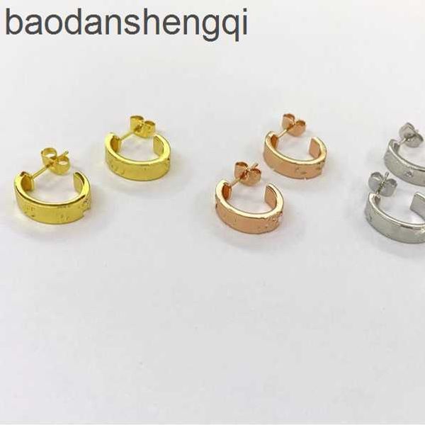 Orecchini per ragazze di design avanzato gioielli a basso prezzo con orecchini classici di unghie circolari in oro 18k per uomini e con orecchini a carrello e famiglia C