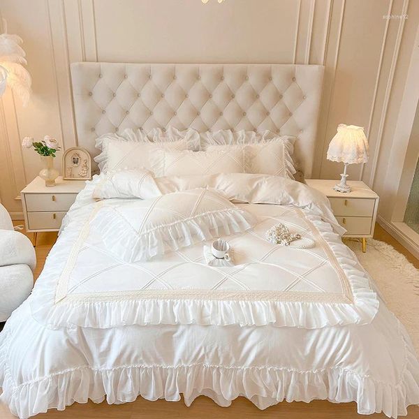 Set di biancheria da letto White Princess Wedding Luxuria in chiffon in pizzo piumino copripionamento per letti per letti cuscinetto di gonna da letto tessile