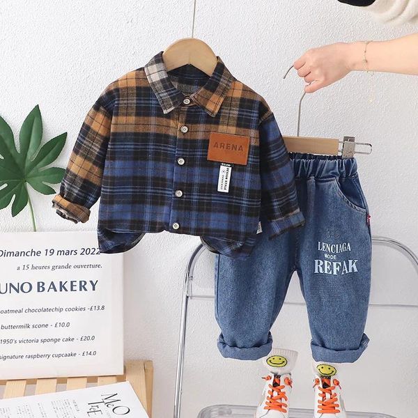 Наборы одежды 2024 Весенние детские наряды для детских клетчатых футболок с длинным рукавом и брюками.