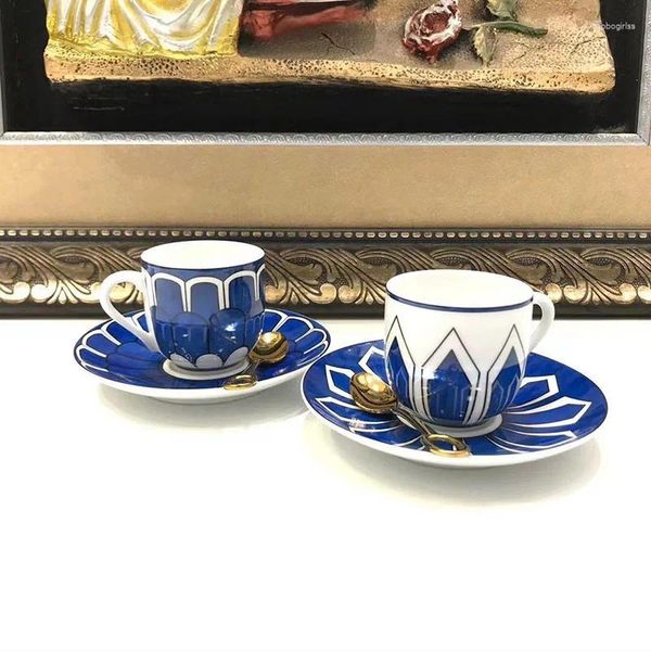 Copas de pires de qualidade mini café expresso de porcelana com colheres de ouro Bone China Chefe Tea Cup em um presente de luxo de caixa laranja