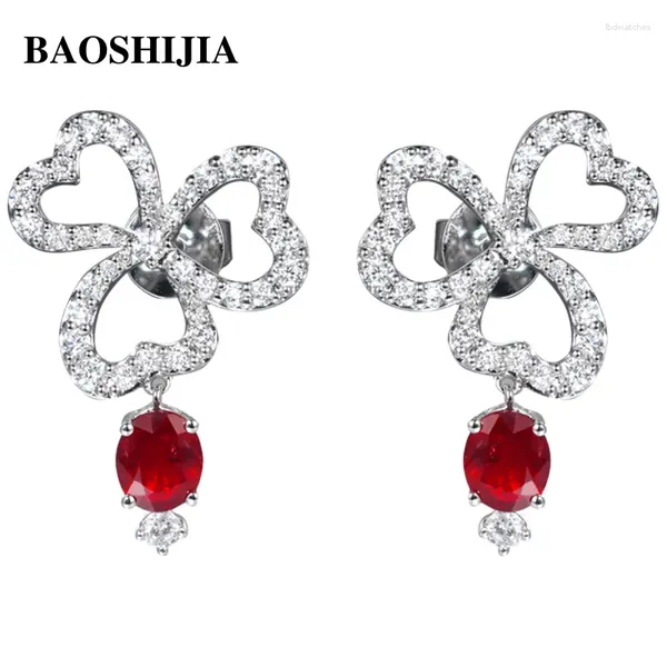 Orecchini per borchie Baoshijia Solid 18K White Gold Lucky Clover Ruby Si/H Diamond Heart Shape Gioielli di moda femminile Romantico