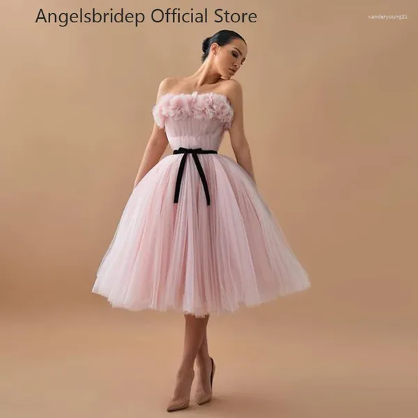 Partykleider Angelsbridep A-Line Abschlussball trägerloser Rüschen Länge Pinkes Kleid für Abschlusskleid Schwarze Gürtel Berühmtheit Jurken